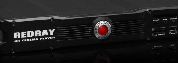 Redray Medya Oynatıcı'nın üzerindeki kırmızı göz 2001: Uzay Destanı'ndaki Hal 9000'i andırıyor.