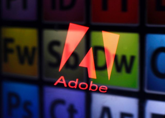 Adobe yaşananlardan ötürü kullanıcılarından özür diledi.