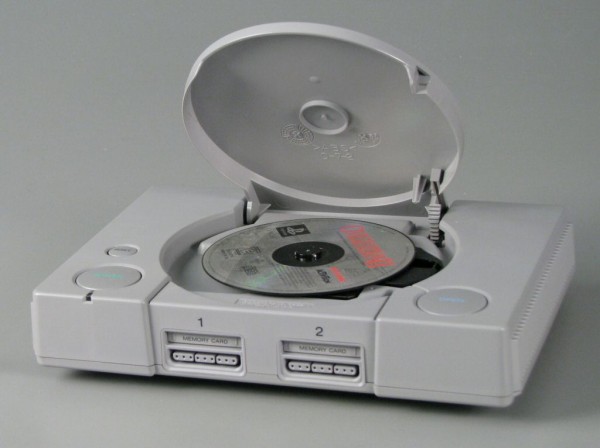 1995 yılından bu yana PlayStation'un gelişimi.