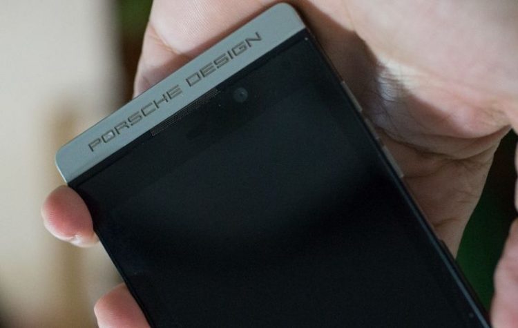 BlackBerry Porsche Design P'9982 duyuruldu.