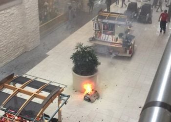 AVM İçinde Kullanılan Elektrikli Kaykay Alev Aldı