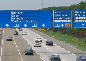 Almanya Sürücüsüz Otomobilleri 2020 Yılında Trafiğe Çıkacak