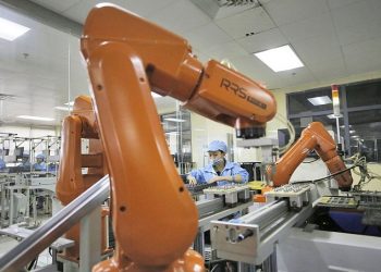 Foxconn, 60.000 İşçinin Yerine Robotları Koydu