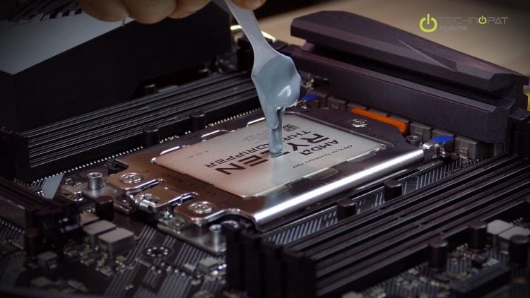 Threadripper işlemcilerde termal macunu eksik etmemekte fayda var.