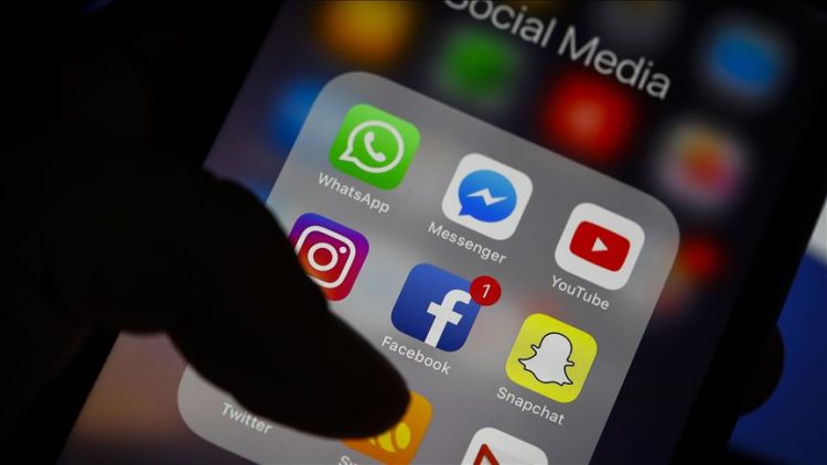 Facebook WhatsApp ve Instagram neden çöktü