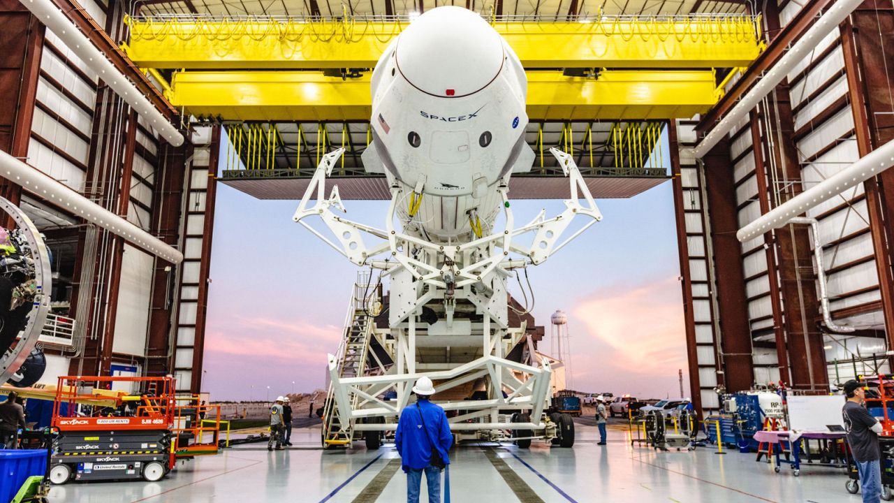 SpaceX Crew Dragon Fırlatma Kaçış Sistemi