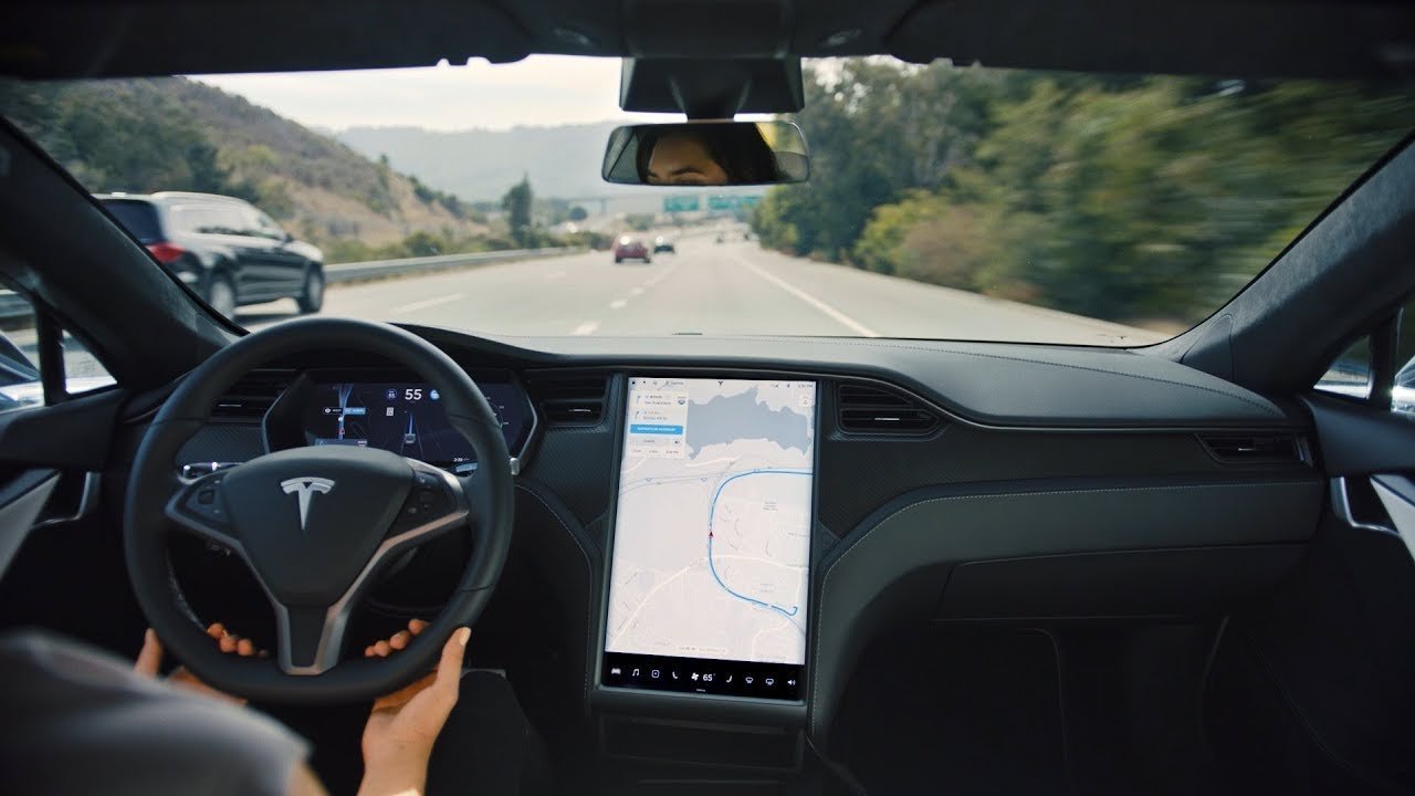 Tesla Model S otomom sürüş özelliği 