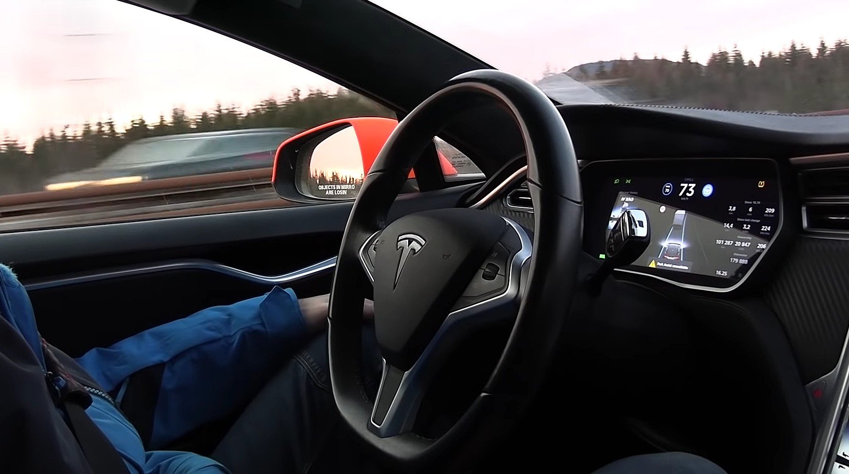 Tesla Model S otonom sürüş özelliği