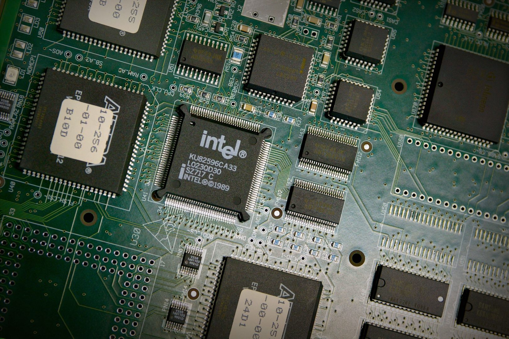 Intel-yonga-Çip-1-1620x1080.jpg