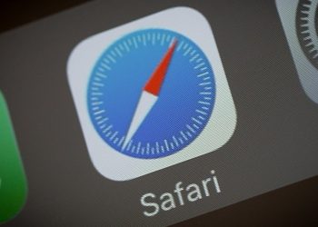 Safari Kamera Açığı