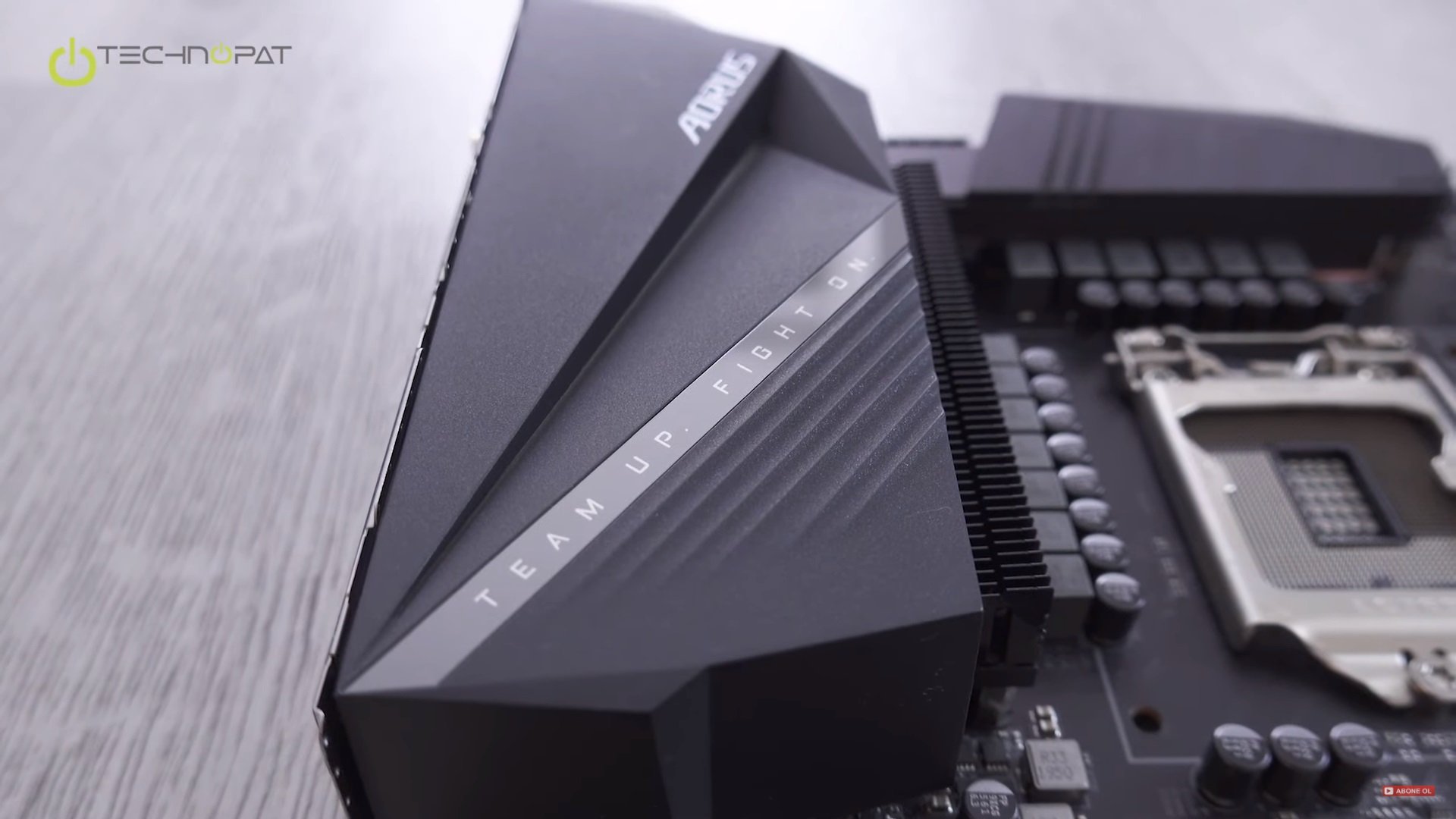 Gigabyte-Aorus-Z490-Pro-AX-07.jpg