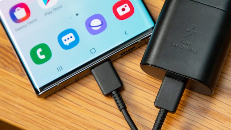 Galaxy Note 20 Plus 25W hızlı şarj desteği