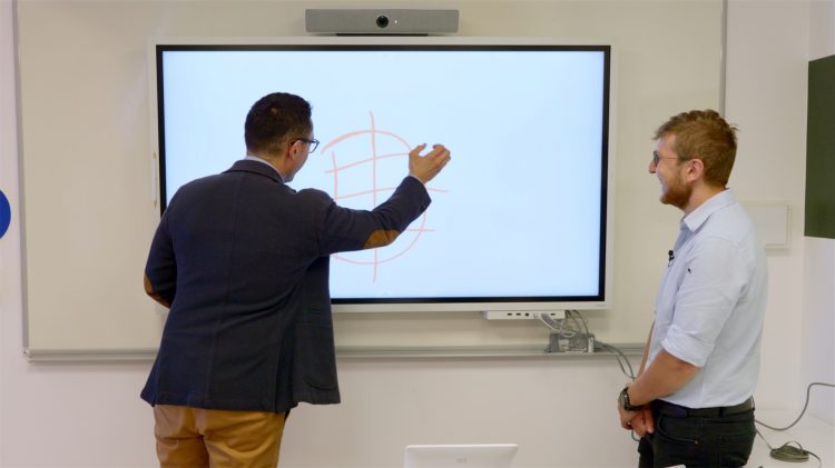 Samsung Flip 2 akıllı tahta ile gelen yeniliklere bakıyoruz.