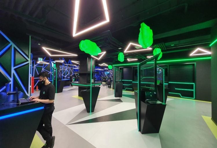 Monster Notebook Avrupa Berlin Mağaza