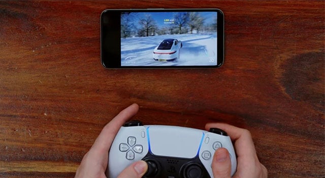 PS5 DualSense kontrolcüsü