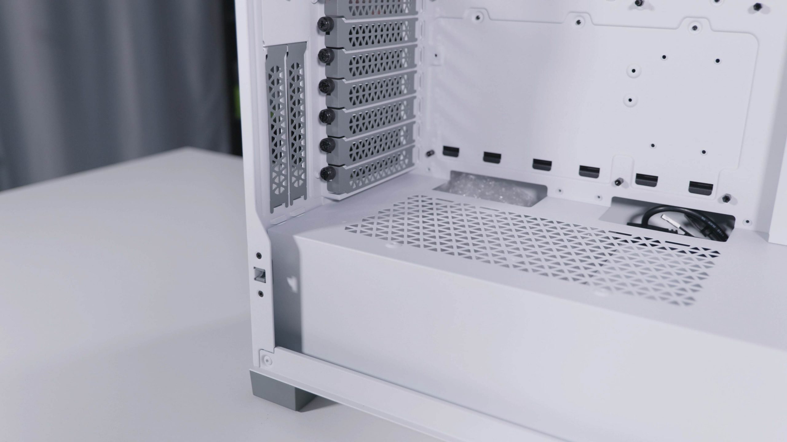 Corsair iCUE 5000 PSU Bölümü