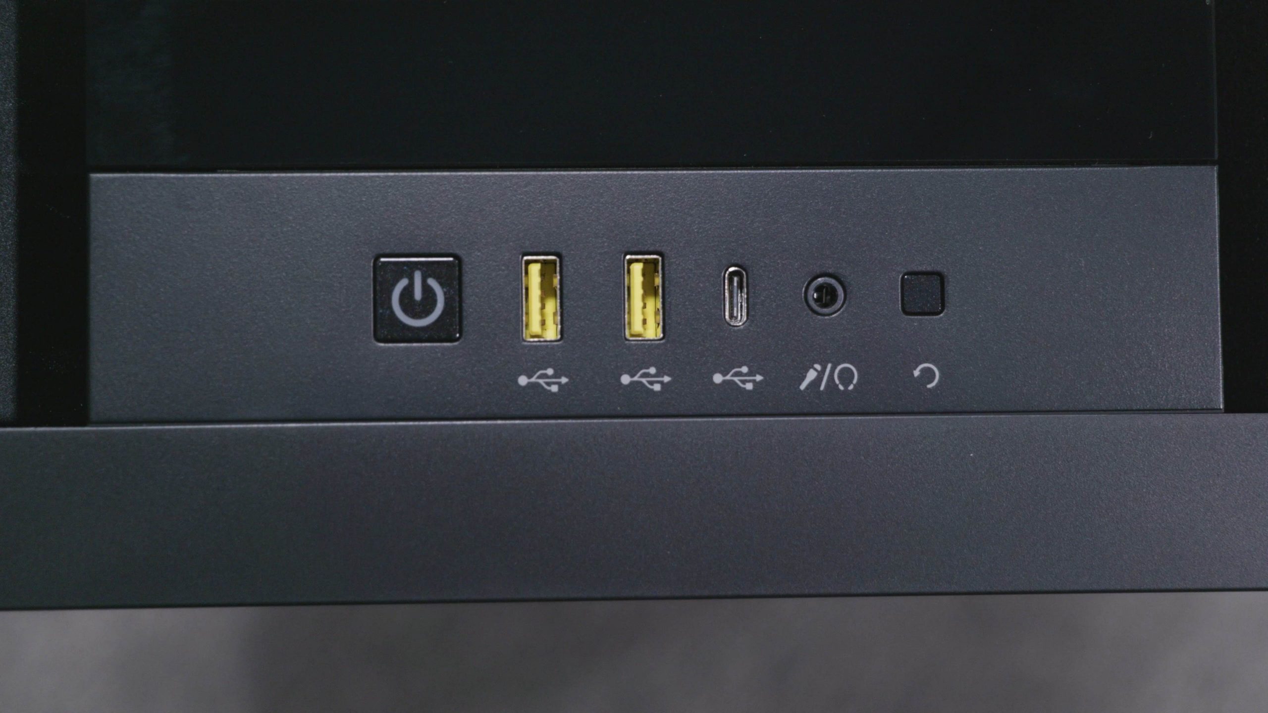 Corsair iCUE 5000 Ön USB Portları