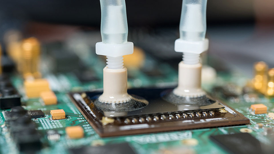 TSMC, Çip ile Bütünleşik Sıvı Soğutma Tekniği Üzerinde Çalışıyor