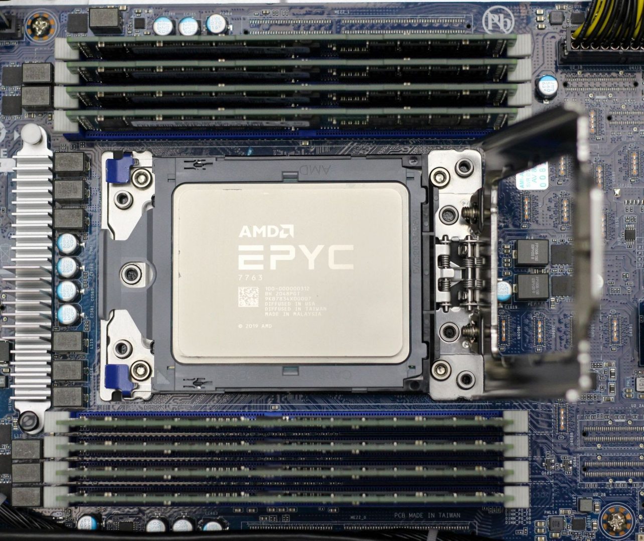 AMD-EPYC-Islemci-Sunucu-1284x1080.jpeg