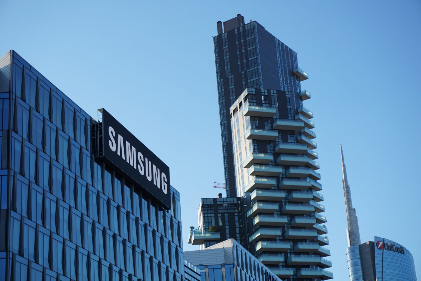 Samsung, Katlanabilir Telefon Üretimini Artırmak İçin Binlerce Kişiyi İşe Alacak-1
