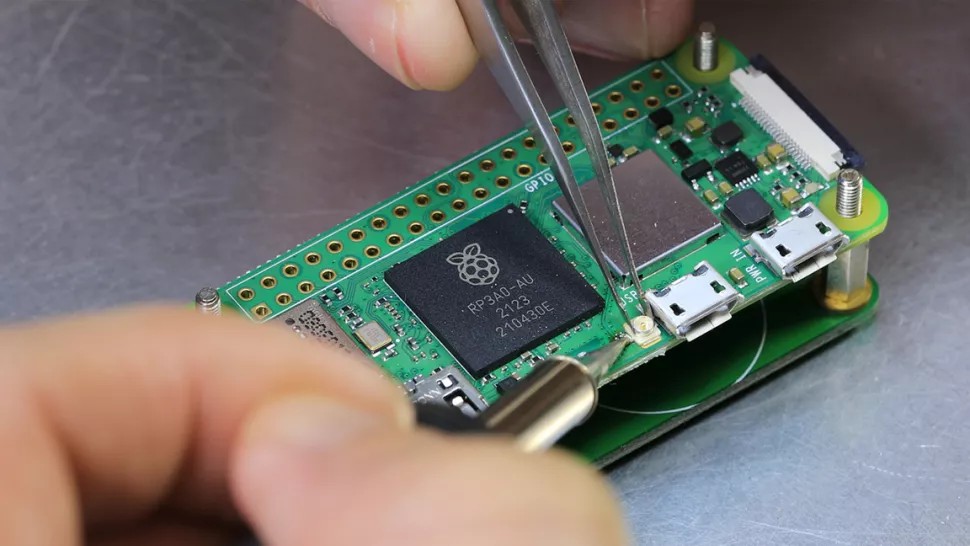 Raspberry-Pi-Zero-2W-Ozel-Anten.jpg