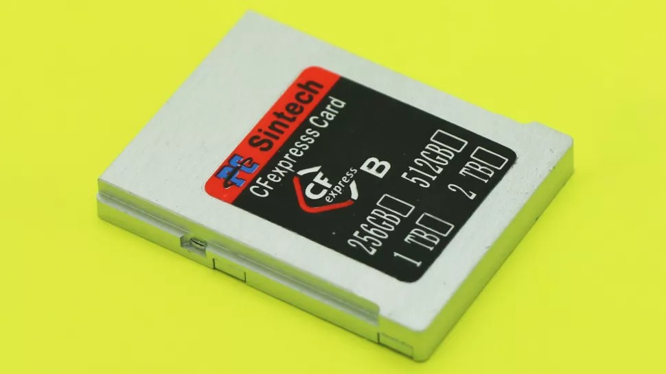 SSD’leri Ucuz CFExpress Kartlara Dönüştüren Adaptör Satışta