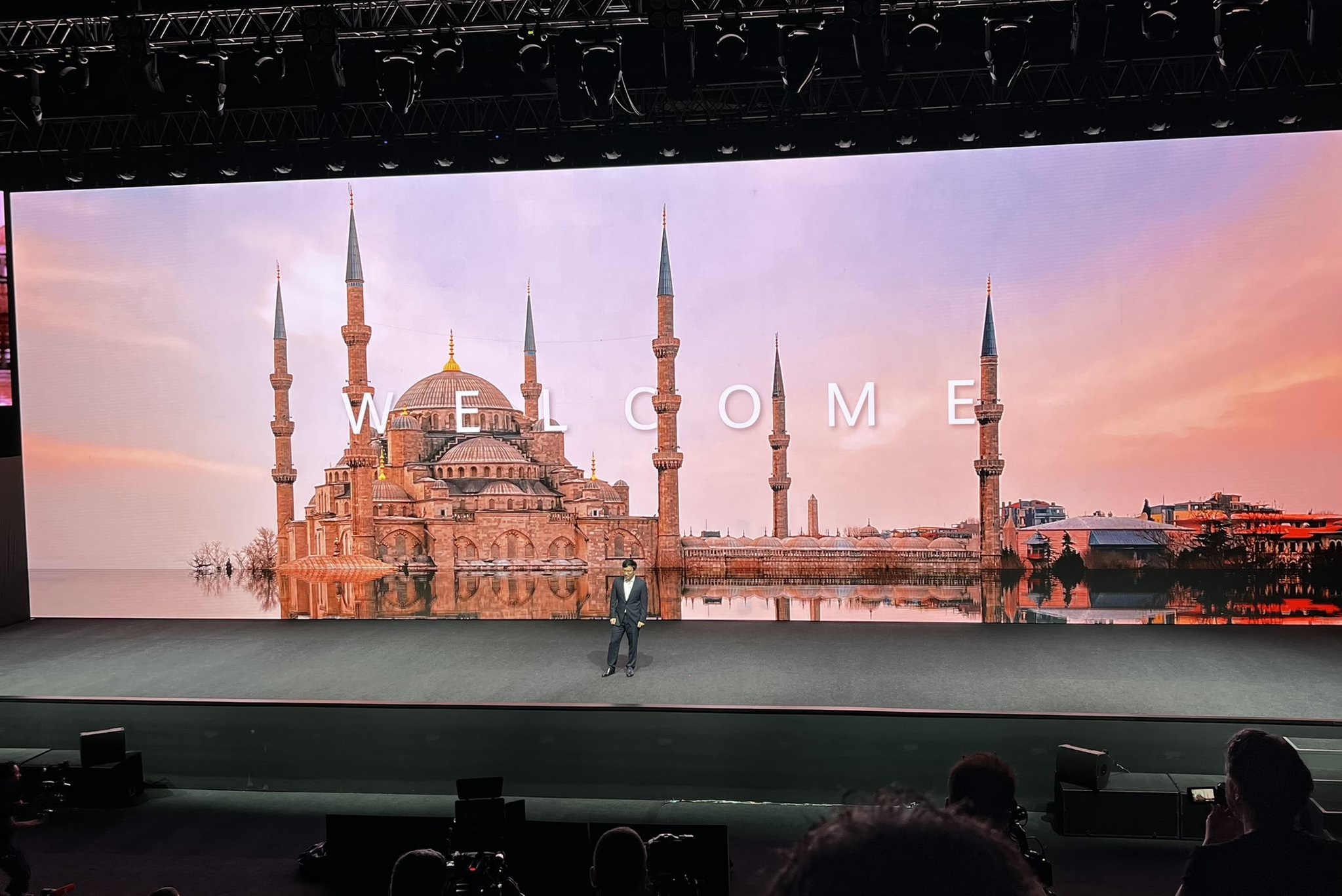 huawei istanbul'da yeni ürünlerini tanıttı