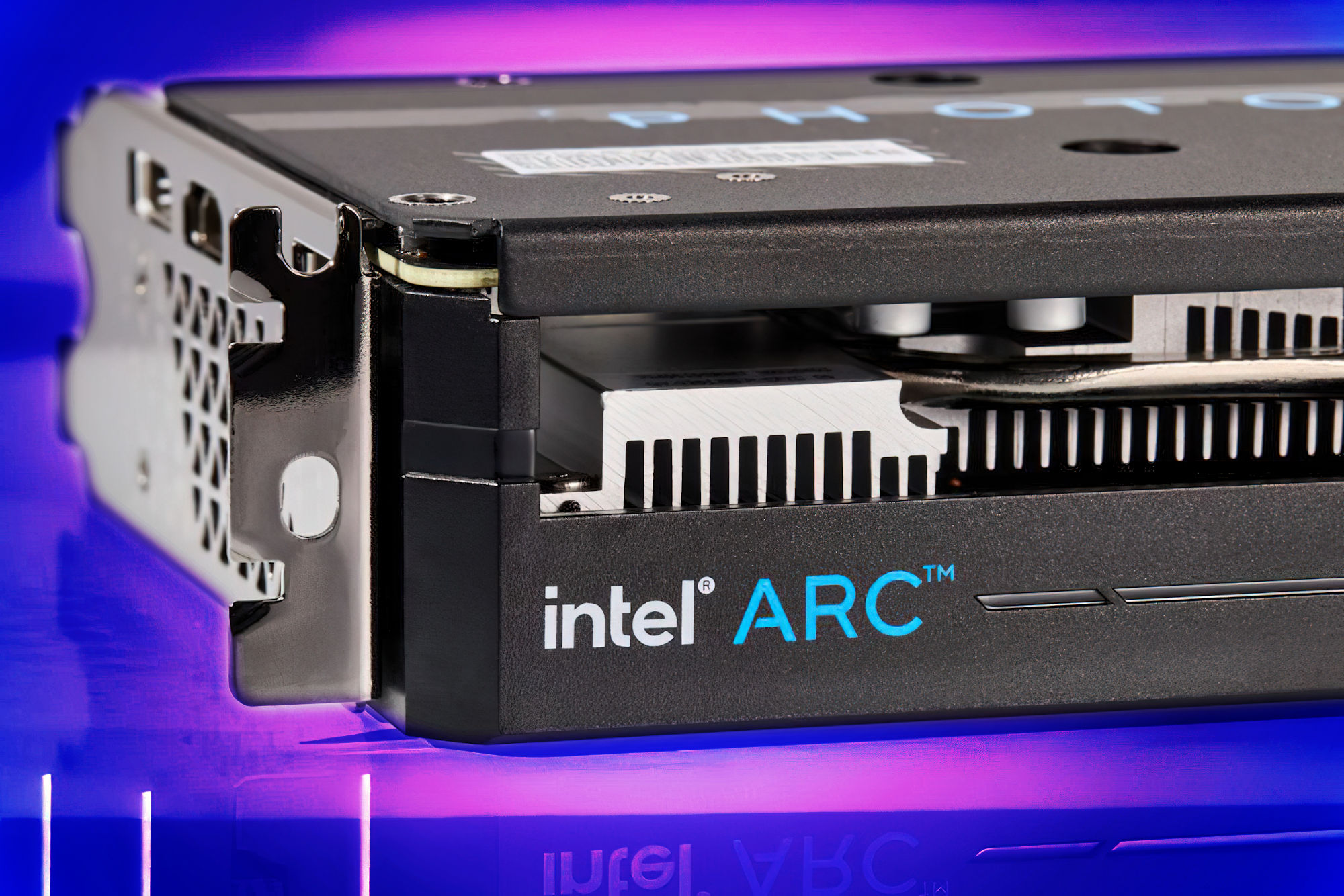 Видеокарты arc a380. Intel Arc a380. Intel Arc a750. Intel Ark a380. Intel Arc a550m.