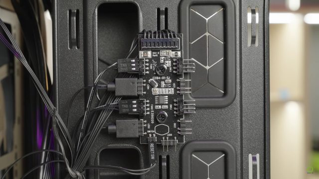 Cooler Master HAF500 fan ve rgb kontrolc&uuml;s&uuml;