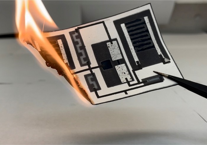 Tek-Kullanimlik-Elektronik-Cihazlarin-Gelecegi-Kagit-PCBler.jpg