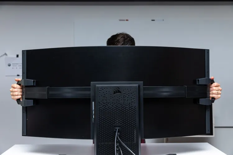 Corsair Xeneon Flex