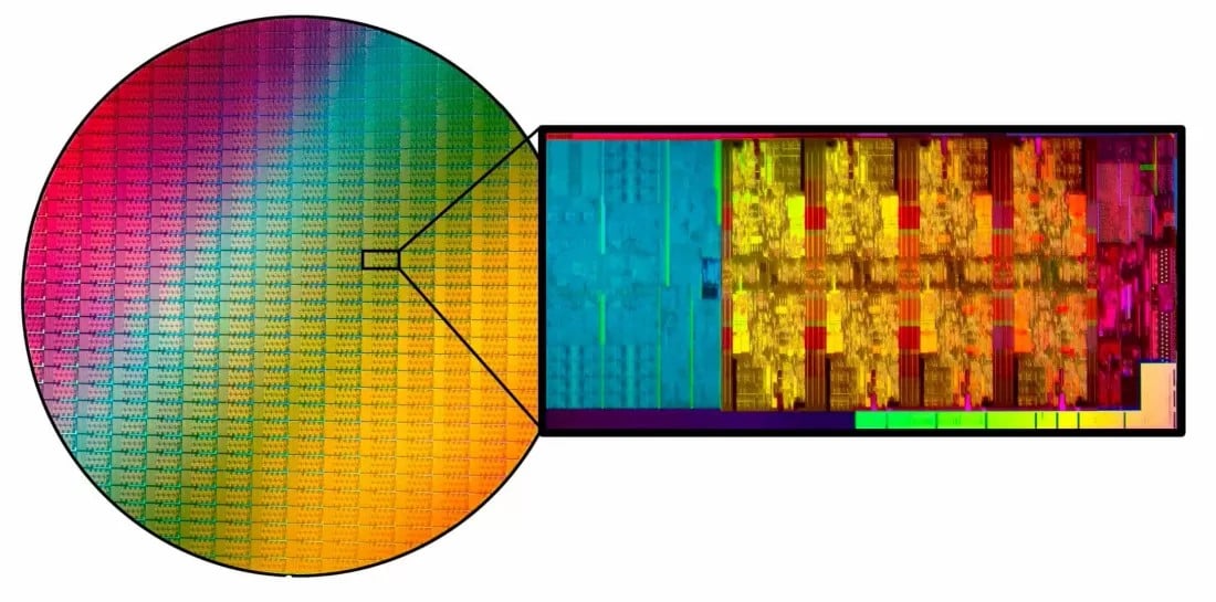 Intel 9. Nesil Core işlemcilerin 11,8 inç (300 mm) yonga levhası.
