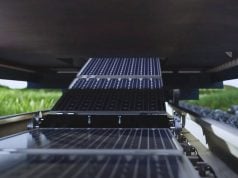 İsviçre Tren Raylarının Arasına Güneş Panelleri Kuruyor