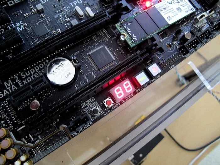 ASUS Q-Code POST ekranı.