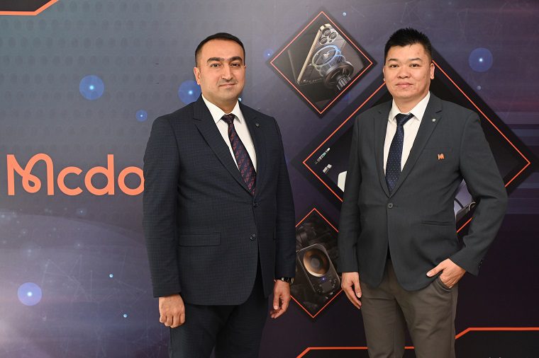 mehmet uçurum He Jinhong