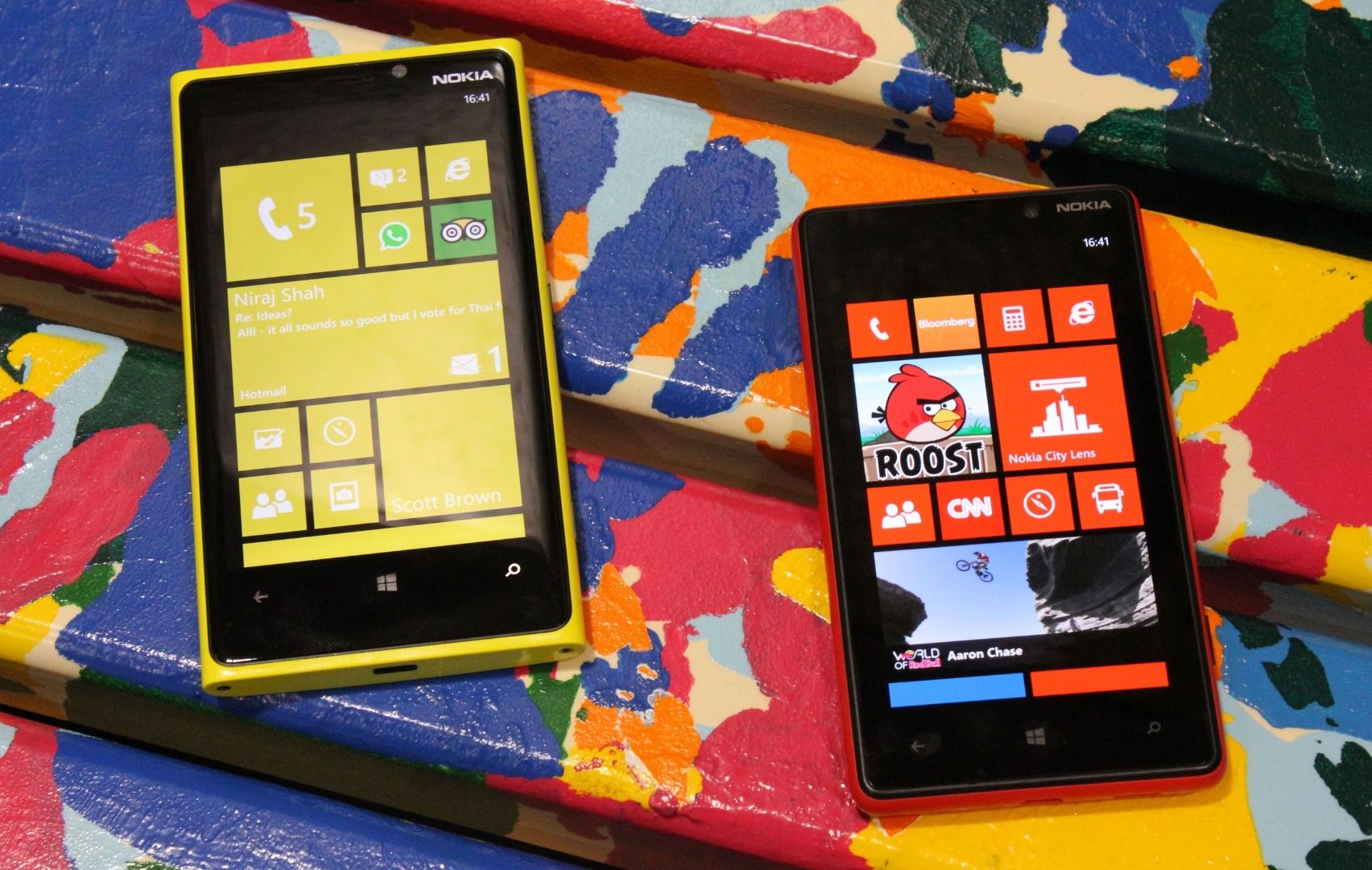 Nokia Lumia 820 ve Nokia Lumia 920