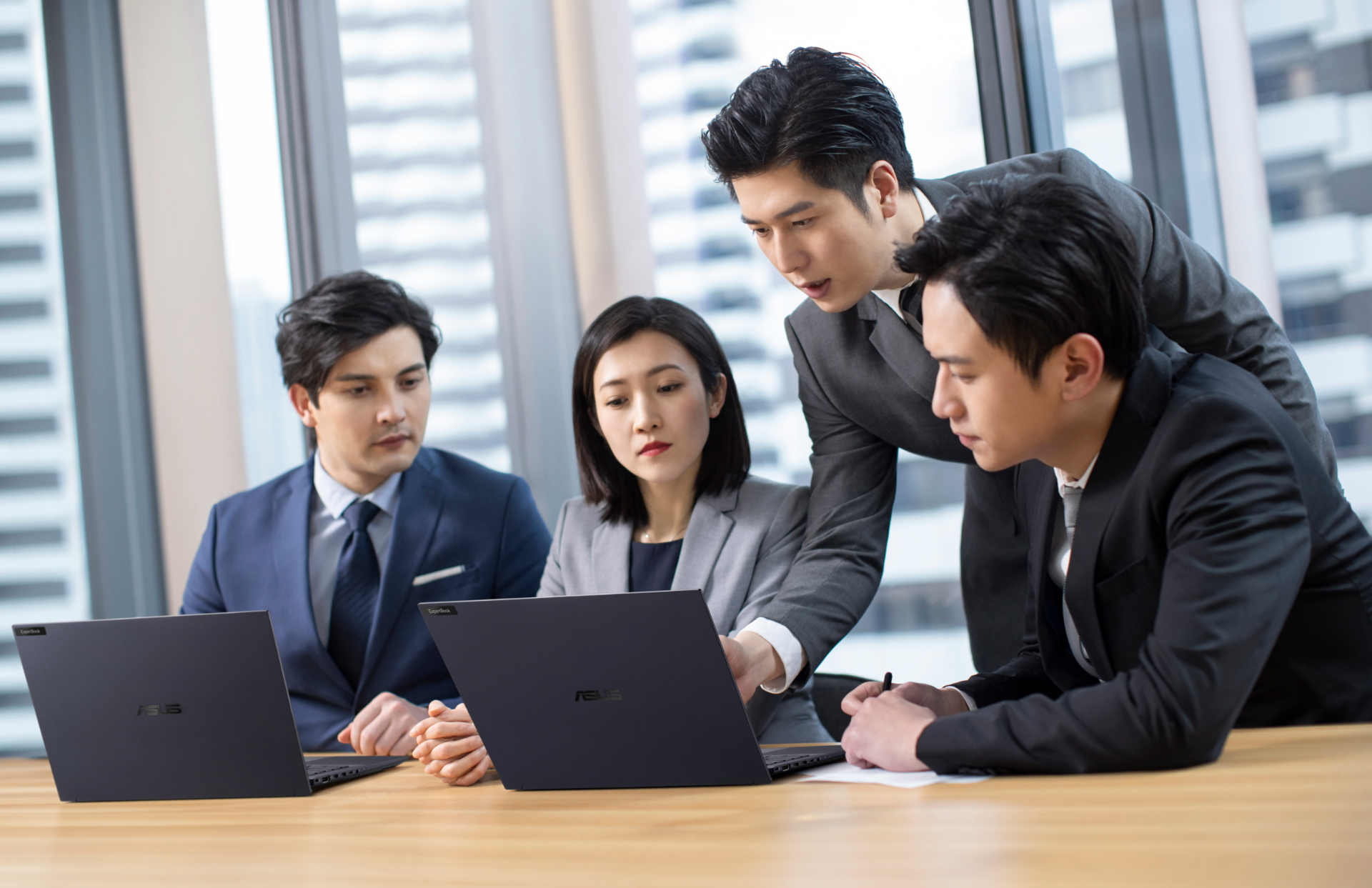 ASUS ExpertBook B9 OLED