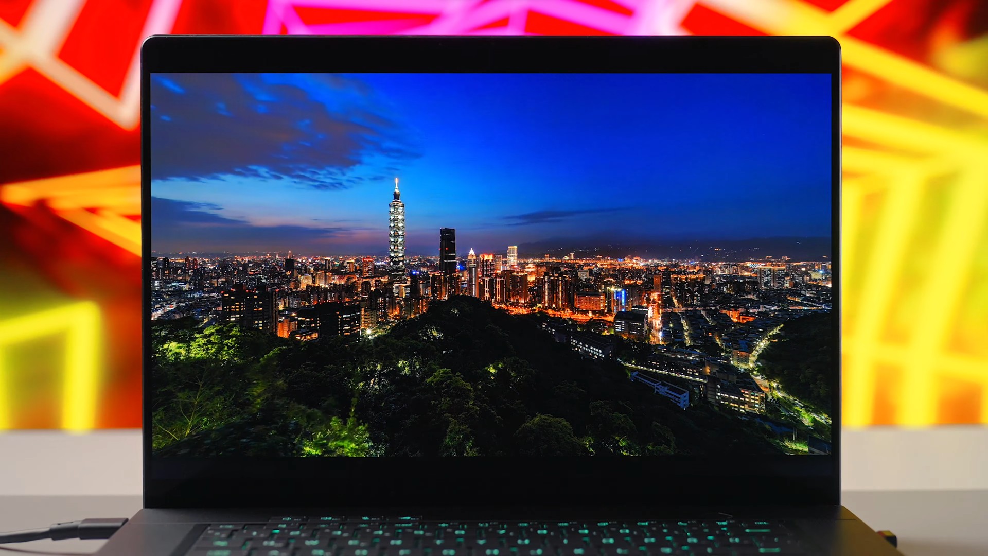 ASUS ROG Zephyrus G16 Ekran