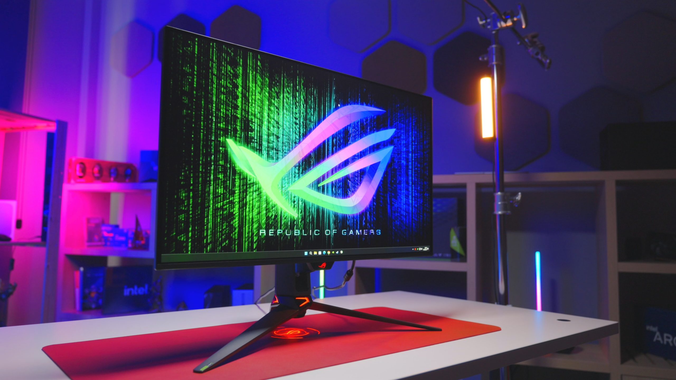 ASUS ROG Swift OLED PG32UCDM