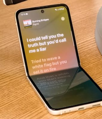 Apple Samsung Katlanabilir Cihaz Ekran