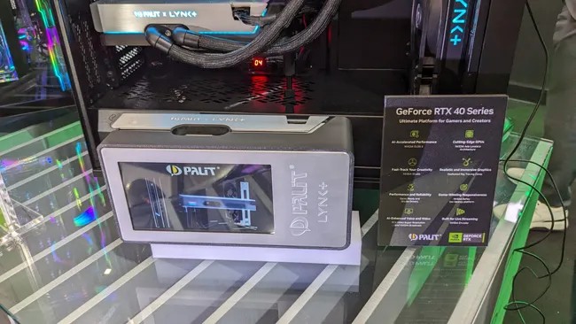 Modüler AIO Sıvı Soğutma ve Ekran ile Gelen RTX 4090 Prototipi Tanıtıldı