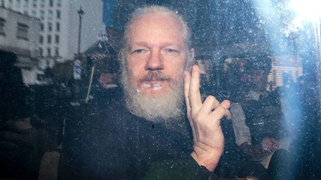 Julian Assange Özgür