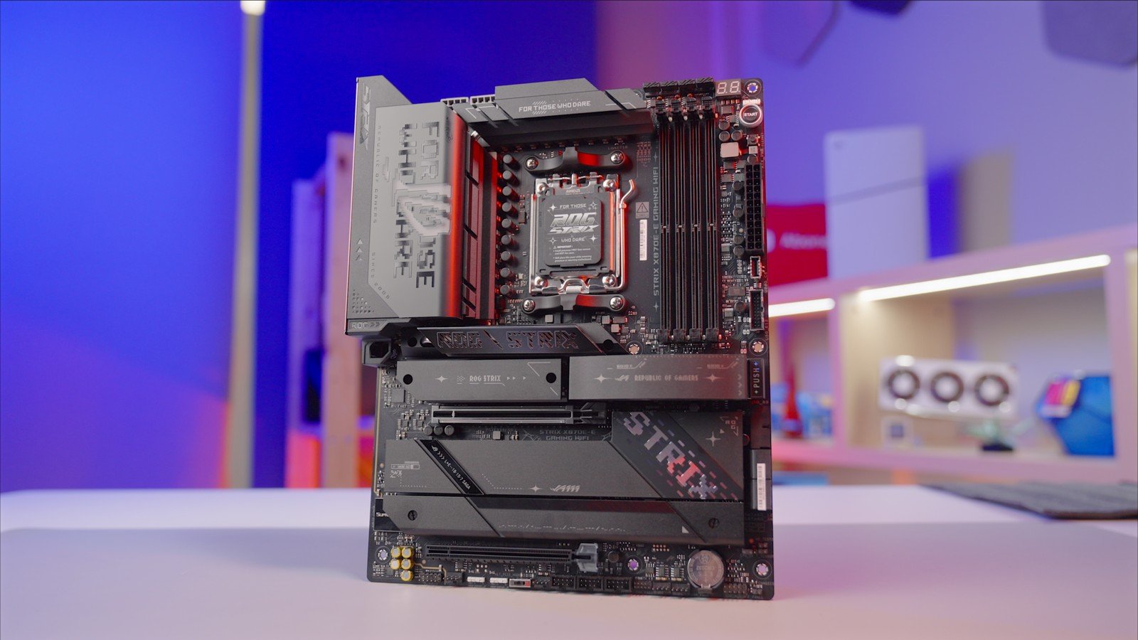 ASUS ROG Strix X870E-E Gaming Wi-Fi Anakart Kutu Açılışı