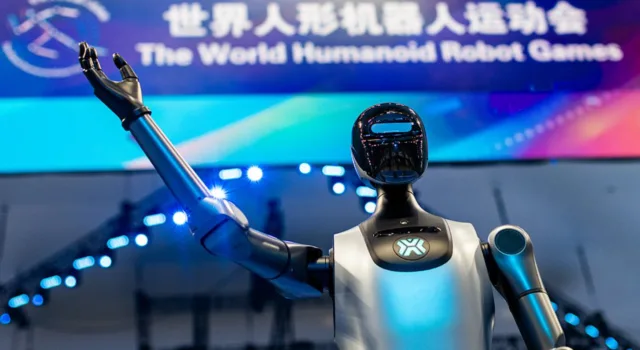 Robotlar olimpiyatlarda yarıştı, madalyalar havada uçuştu!