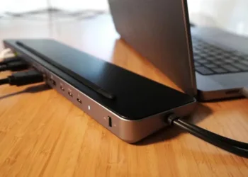 Dizüstü bilgisayarı masaüstüne dönüştüren aksesuarlar!