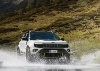 Yeni hibrit Jeep Avenger 4xe Türkiye’de satışta