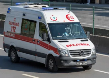Dünyada bir ilk: Ambulanslar araç radyolarından anons yapabilecek