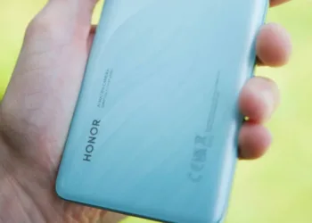 Şık tasarımlı Honor Play 10 tanıtıldı