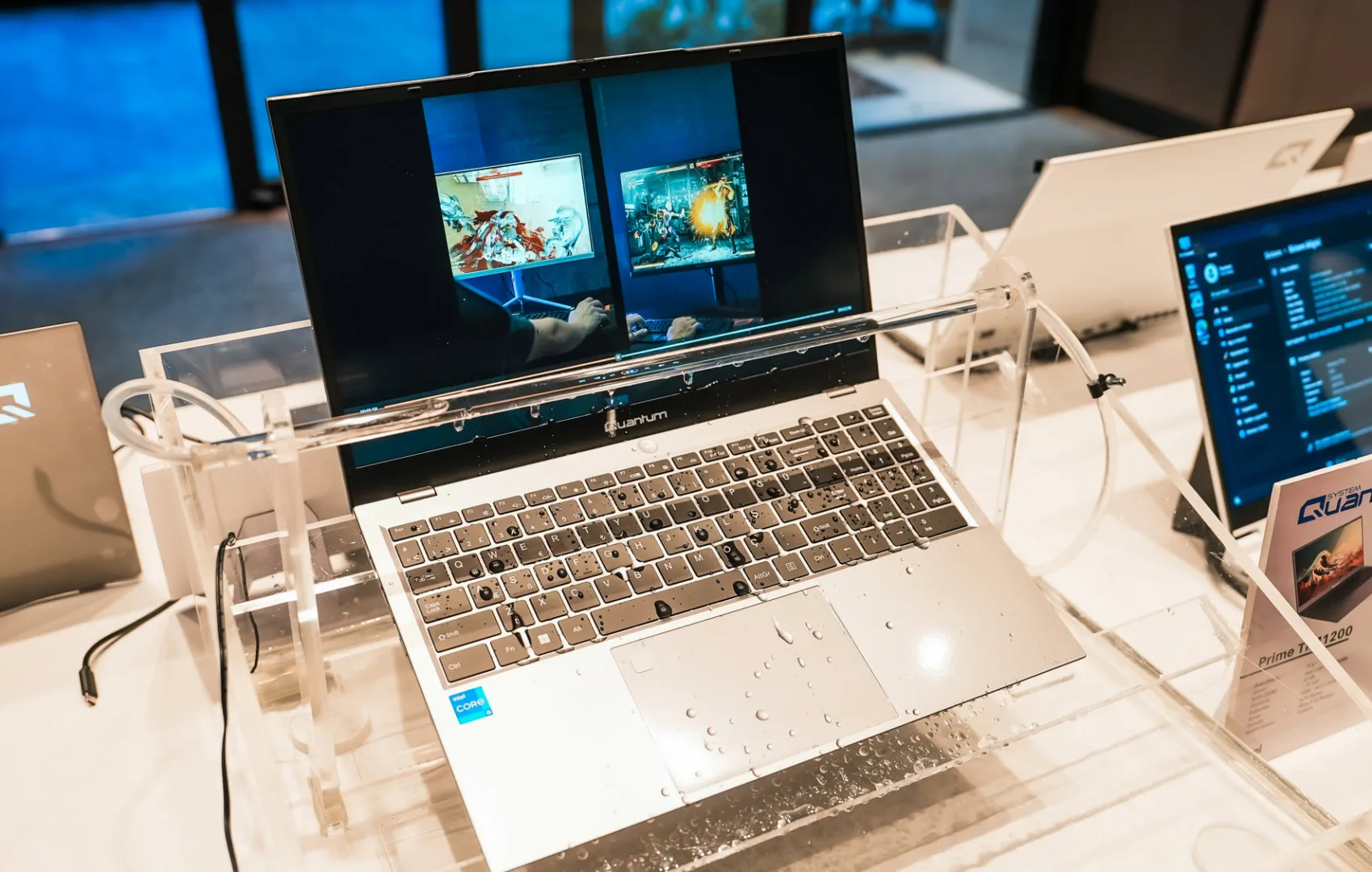 Suya dayanıklı Intel tabanlı dizüstü bilgisayarlar