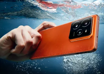 8,000 mAh bataryalı realme GT 8 Pro kanlı canlı görüntülendi!